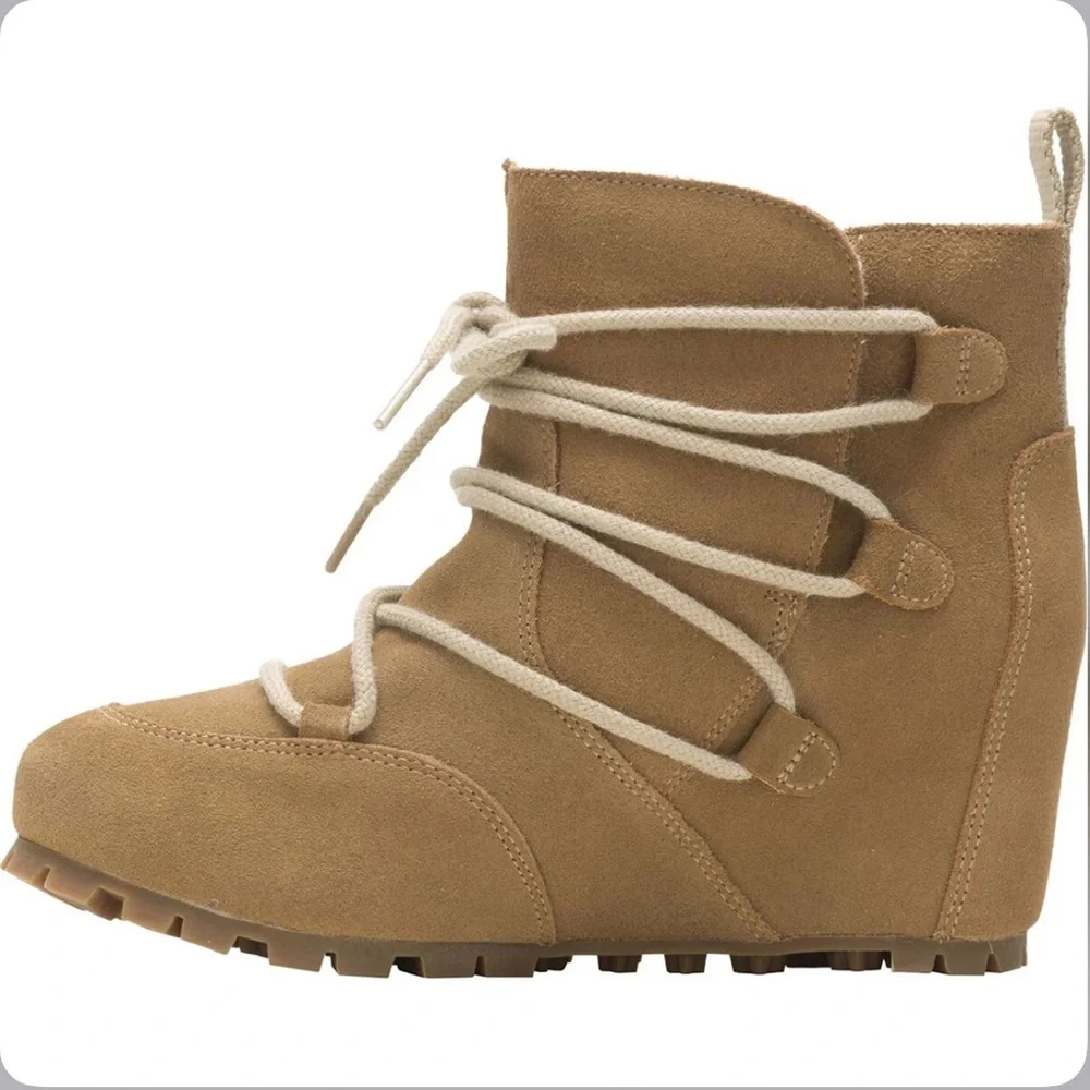NWT Merrell Camel Moab Wedge Polar Boot